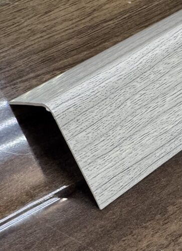 Уголок ПВХ Ясень серый